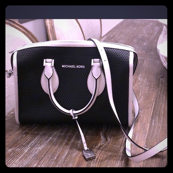 Michael Kors bag - Picture 1 of 6